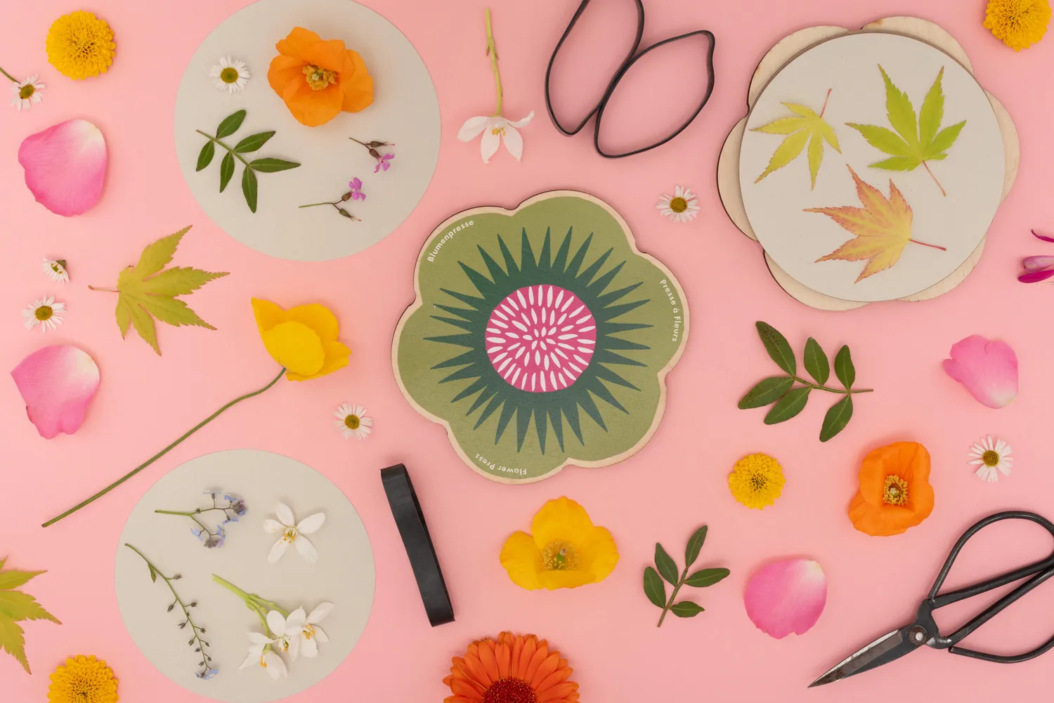 Studio Wald Flower Shaped bloemenpers lichtgroen rond