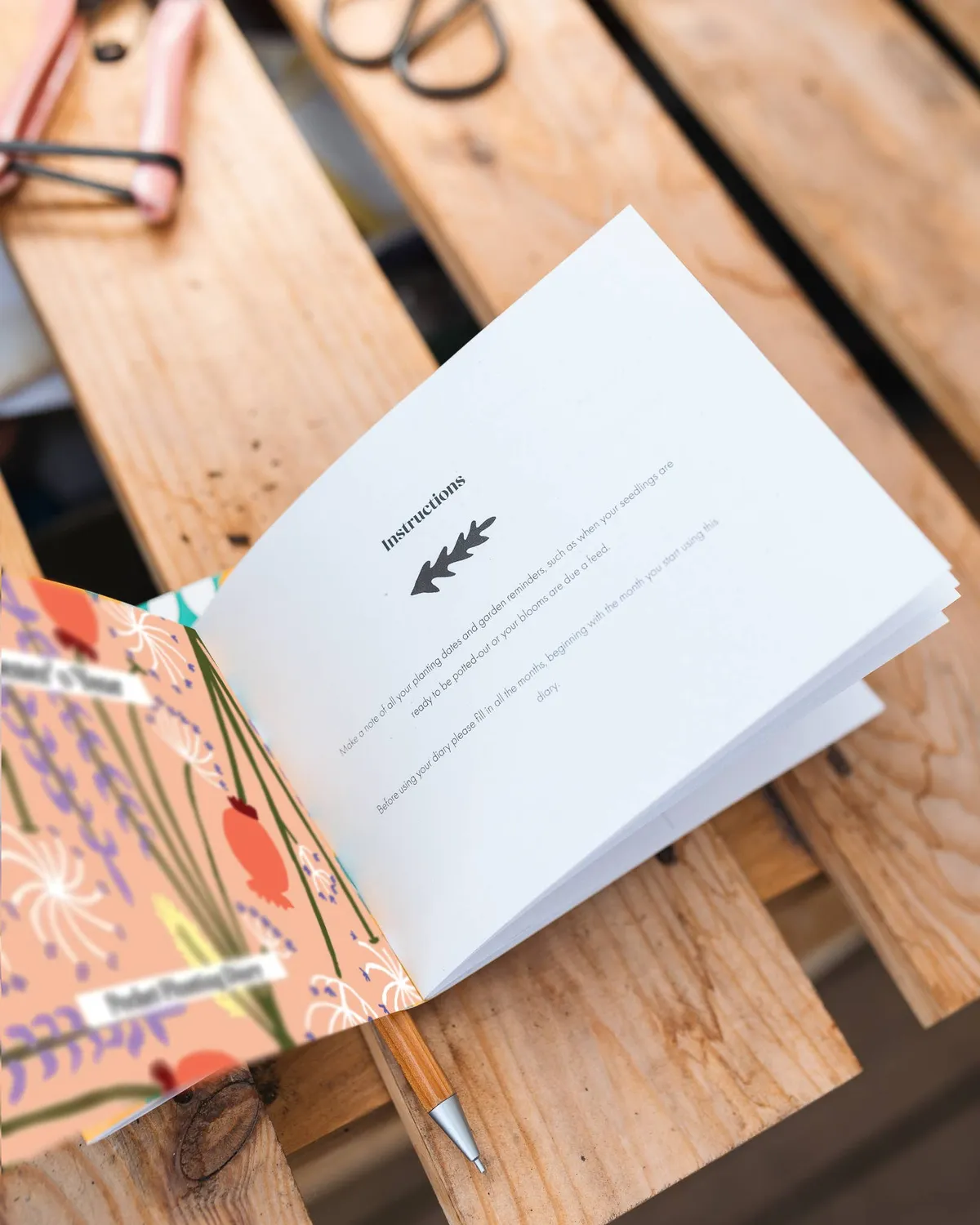 Studio Wald Gardener's Diary Peach tuindagboek A6
