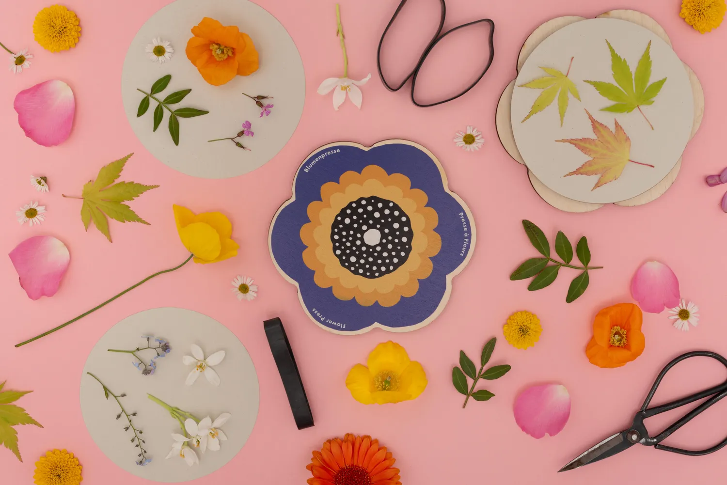 Studio Wald Flower Press bloemenpers bloem blauw 15cm
