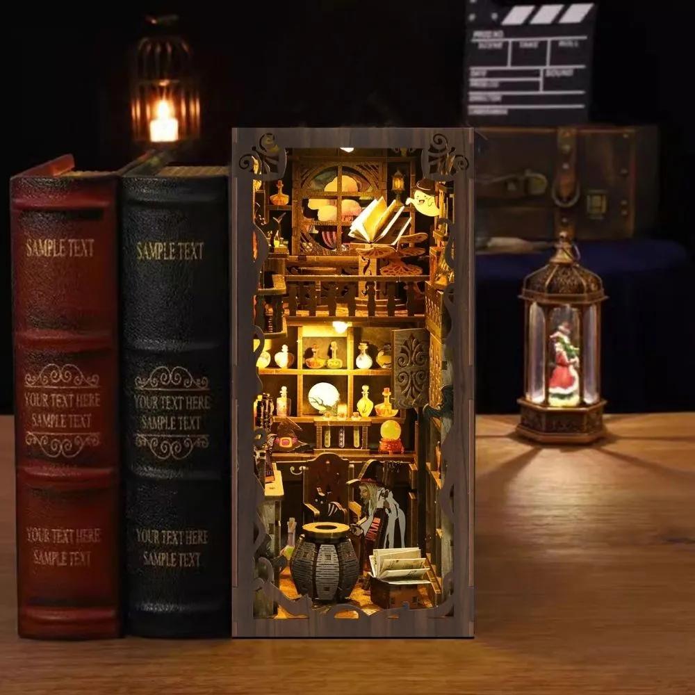 Figured'Art De Kamer van de Alchemist Book nook