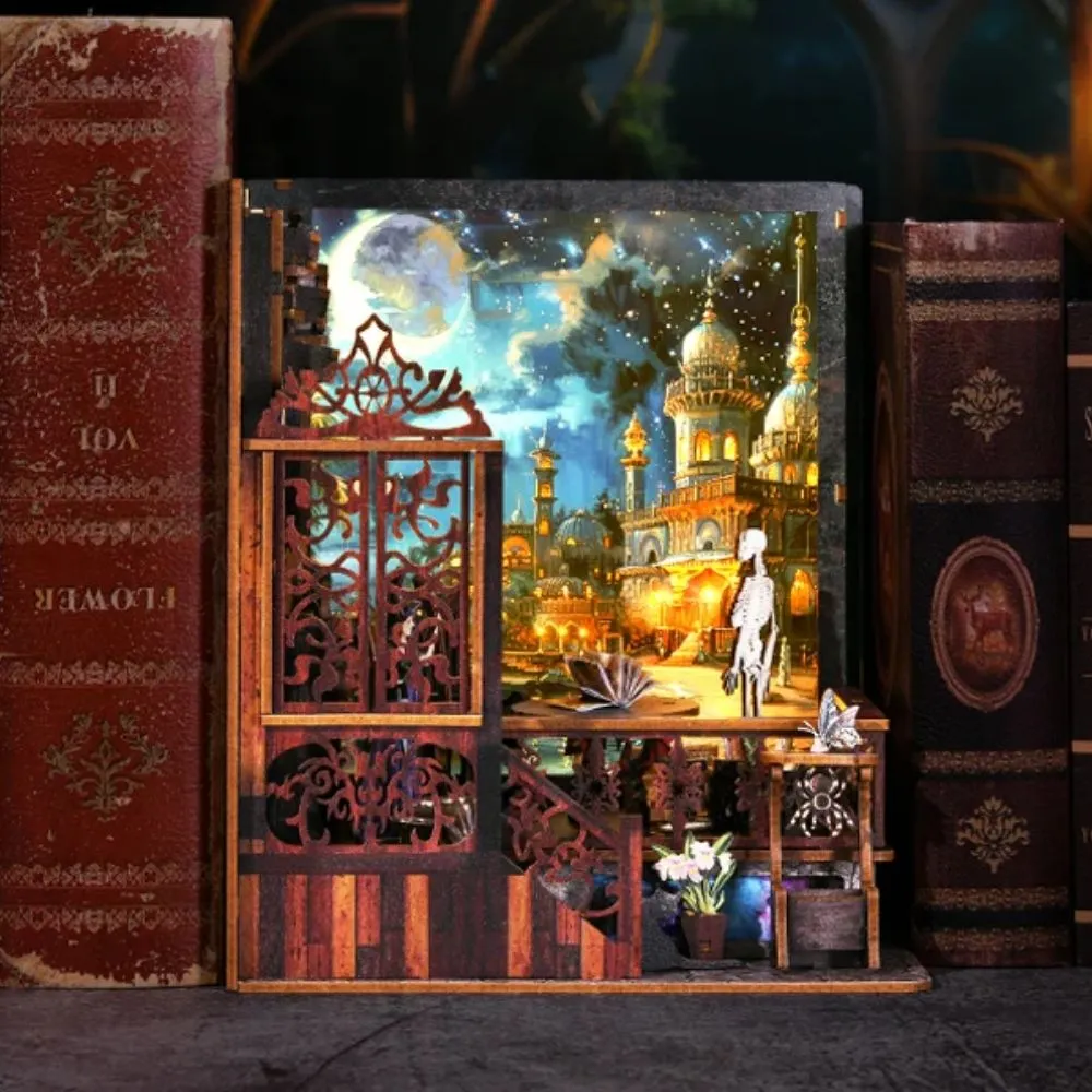 Figured'Art Huis van de Betoveringen book nook 17,5x20cm met led