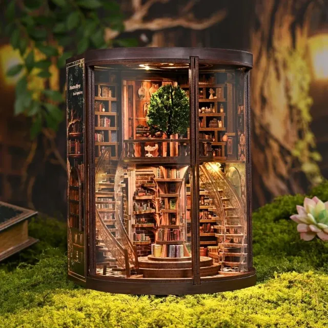 Figured'Art Book Nook De Boom der Kennis bouwpakket 356 delen
