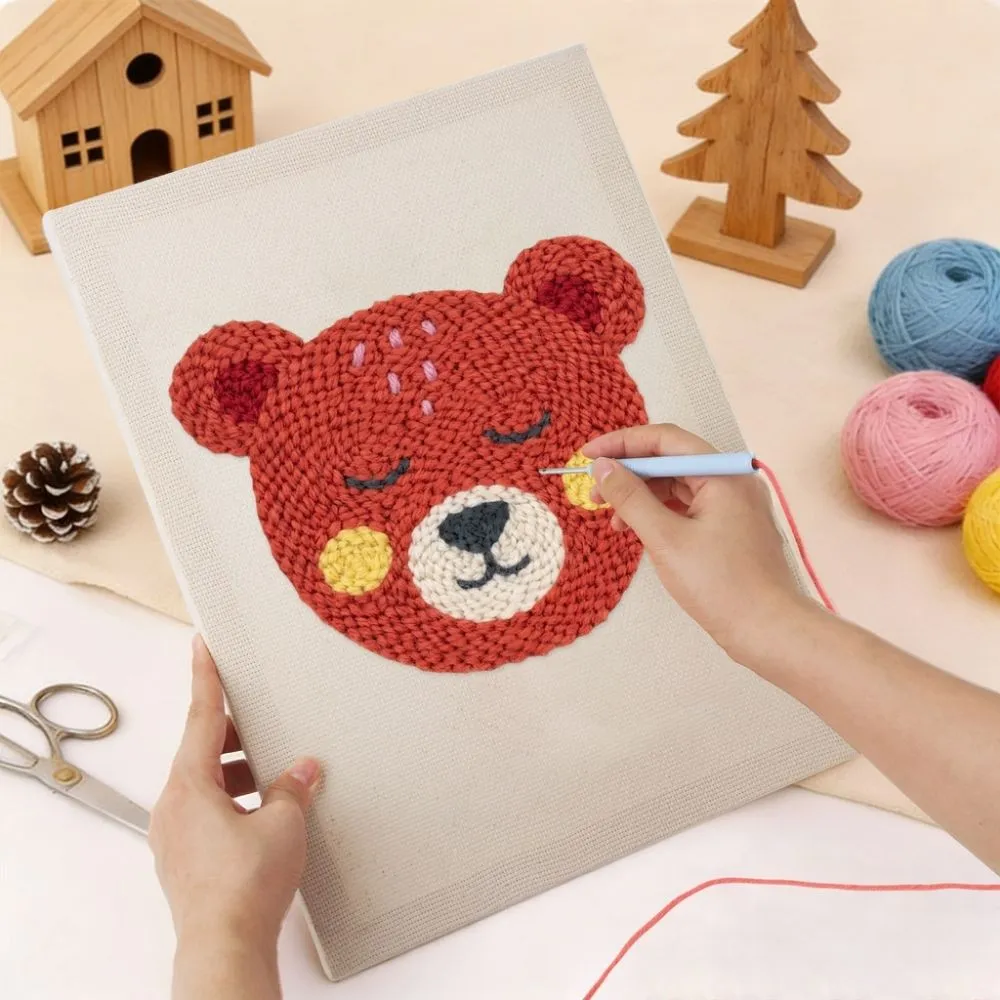 Figured'Art Knuffelbeer punch needle pakket 20x30cm met frame zacht