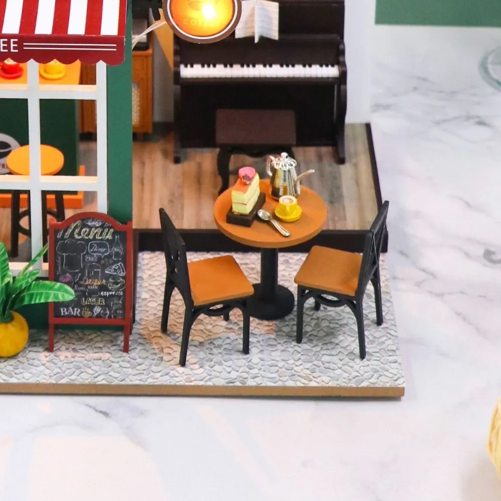Figured'Art Middagkoffie miniatuurhuisje 22 cm met licht