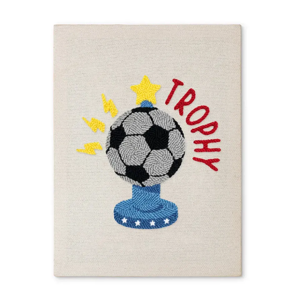 Figured'Art Voetbaltrofee punch needle pakket met frame