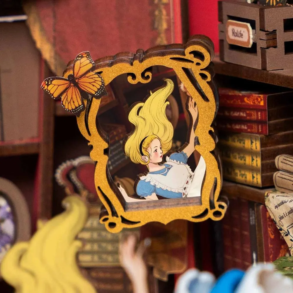 Figured'Art Alice Avontuur Book Nook Bouwpakket 300 Stuks