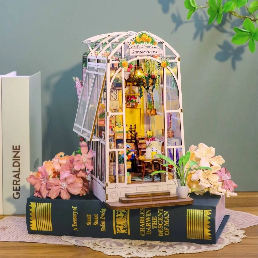 Figured'Art Kasje en Bloemen book nook 15,5x16x18 cm