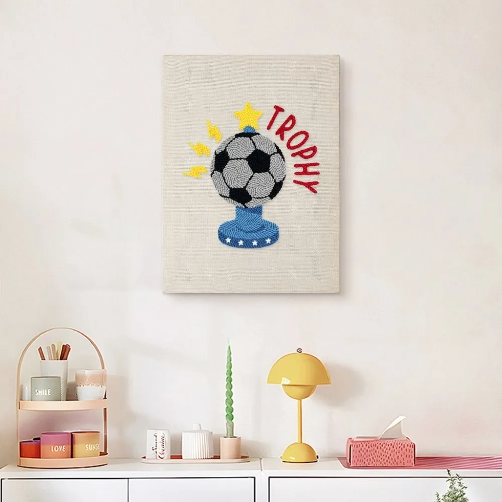 Figured'Art Voetbaltrofee punch needle pakket met frame