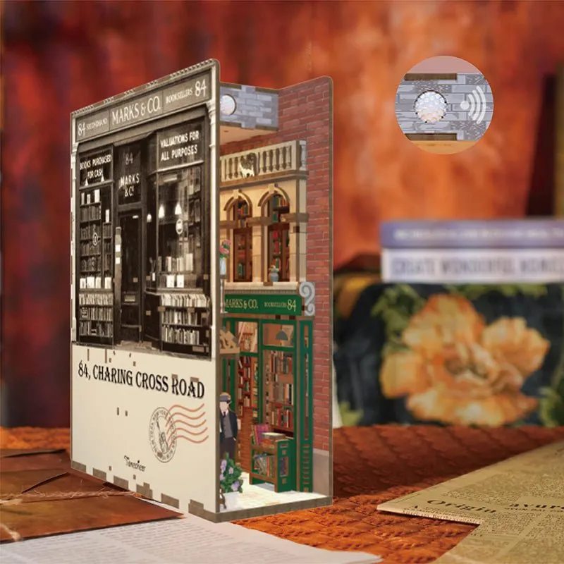 Figured'Art 84 Charing Cross Road book nook 24,5 cm met led