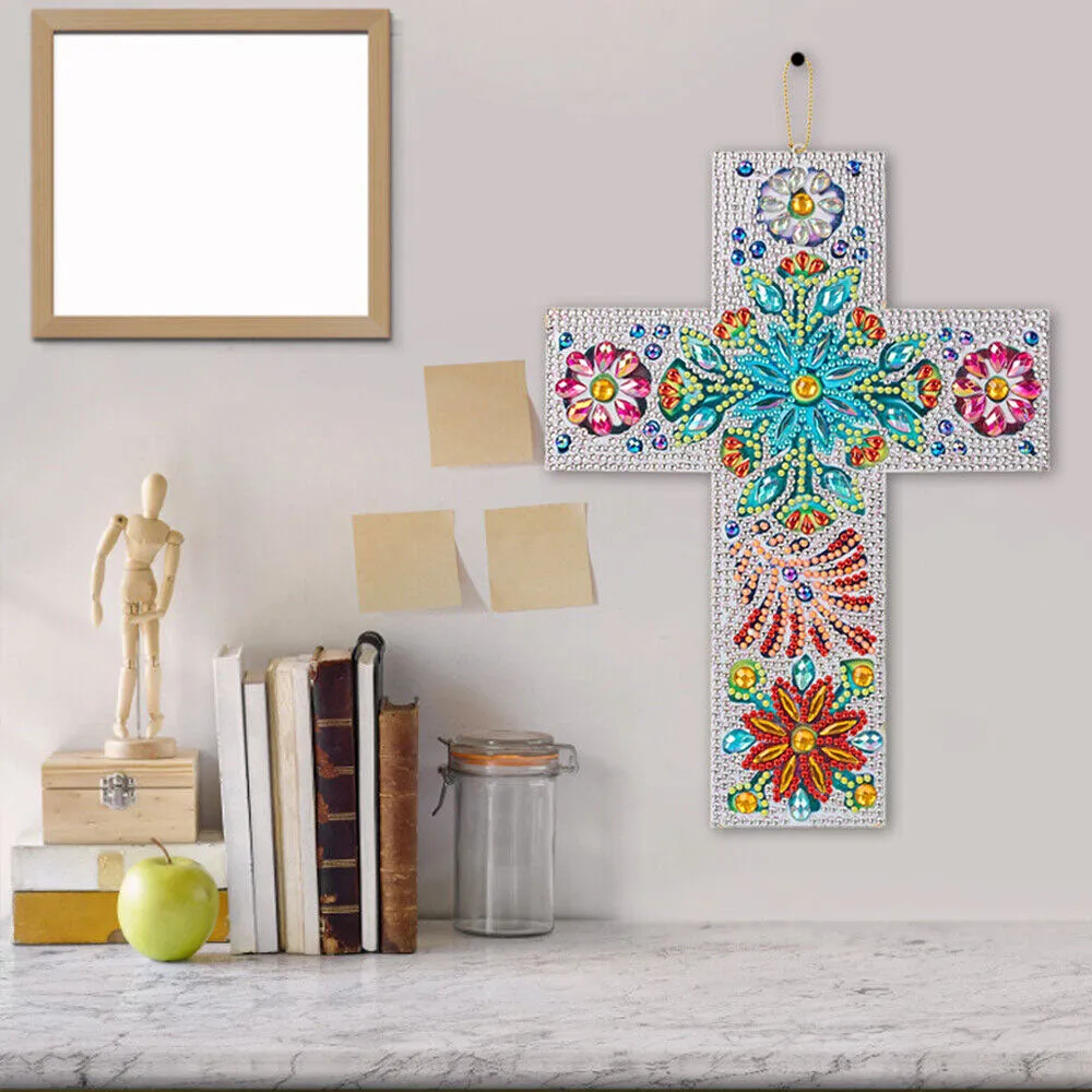 Figured'Art Kruis met Bloemen diamond painting hanger 25x18cm