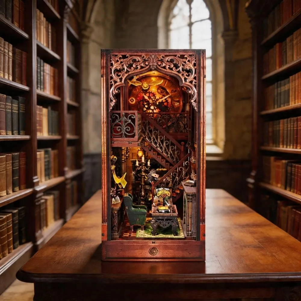 Figured'Art Hoggs Magische Bibliotheek book nook met led