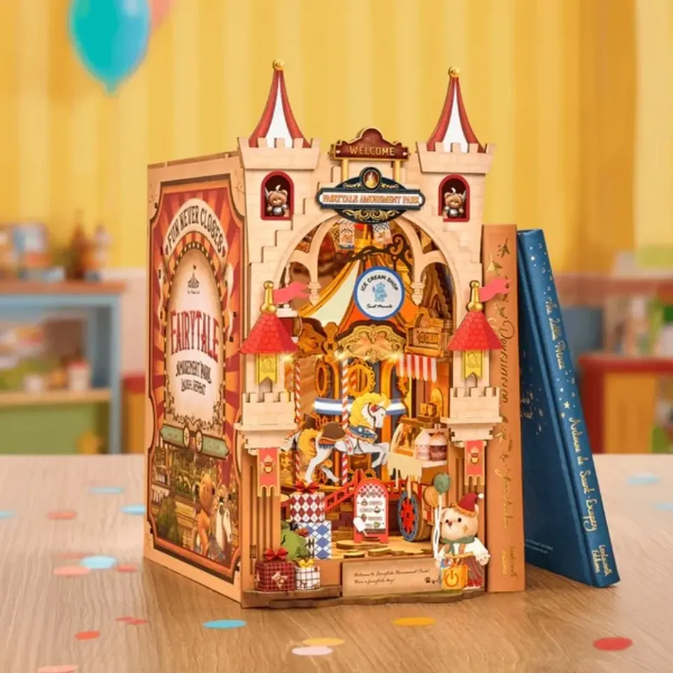 Figured'Art Book Nook Sprookjesachtig pretpark bouwpakket 257 delen met led