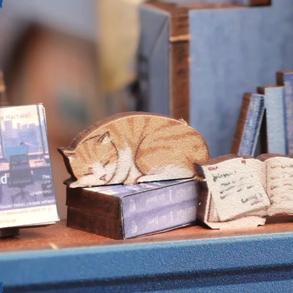 Figured'Art Literatuurboekwinkel book nook 13x10,2x17,9 cm