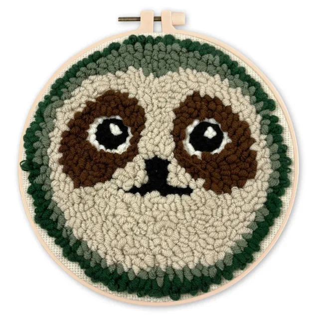 Figured'Art Schattige luiaard punch needle pakket 20 cm wol