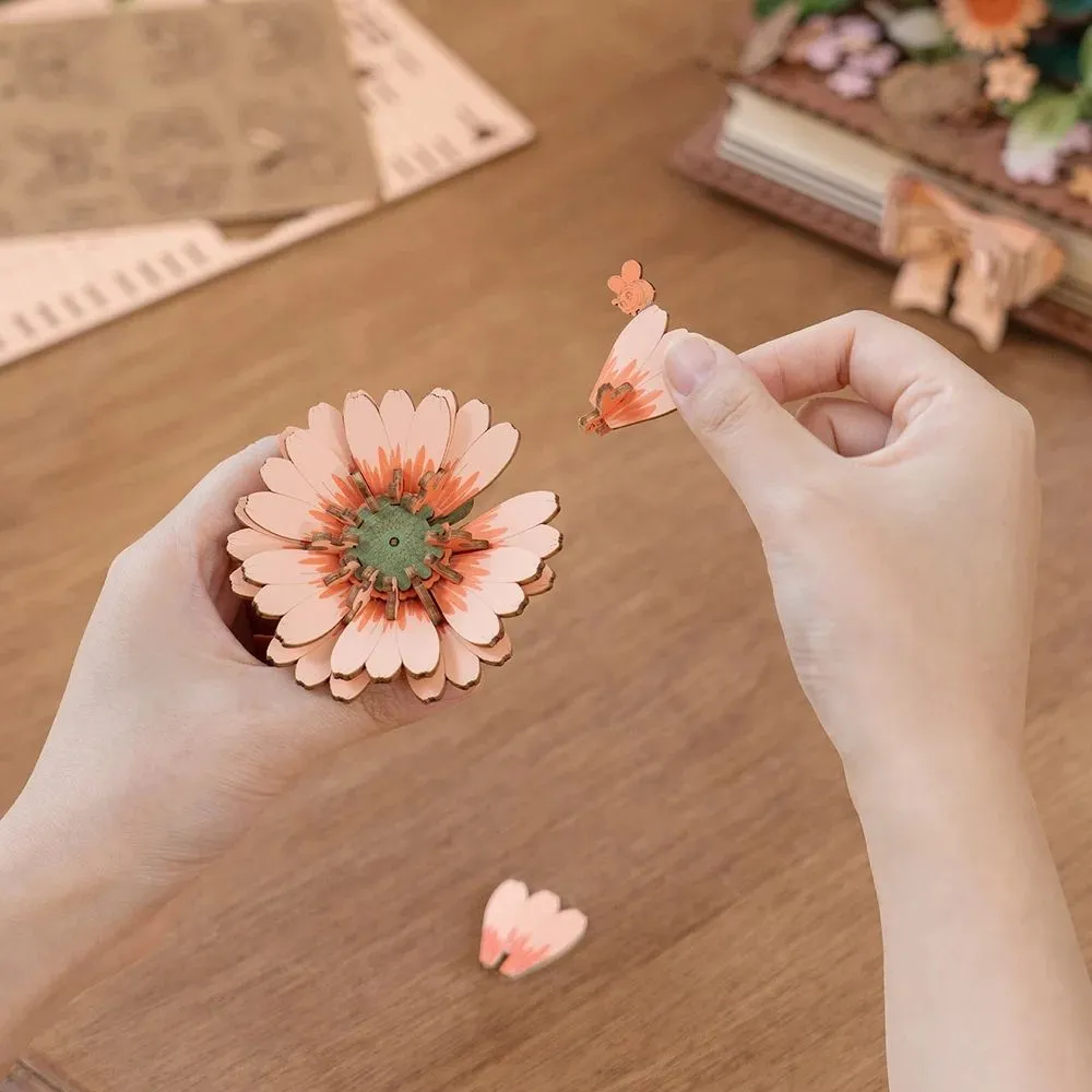 Figured'Art Houten bloeiend boek 3D puzzel 552 stukjes