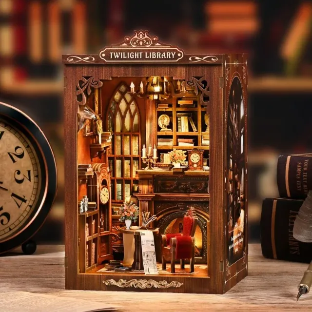Figured'Art Book Nook Schemerbibliotheek miniatuur met led 194 delen