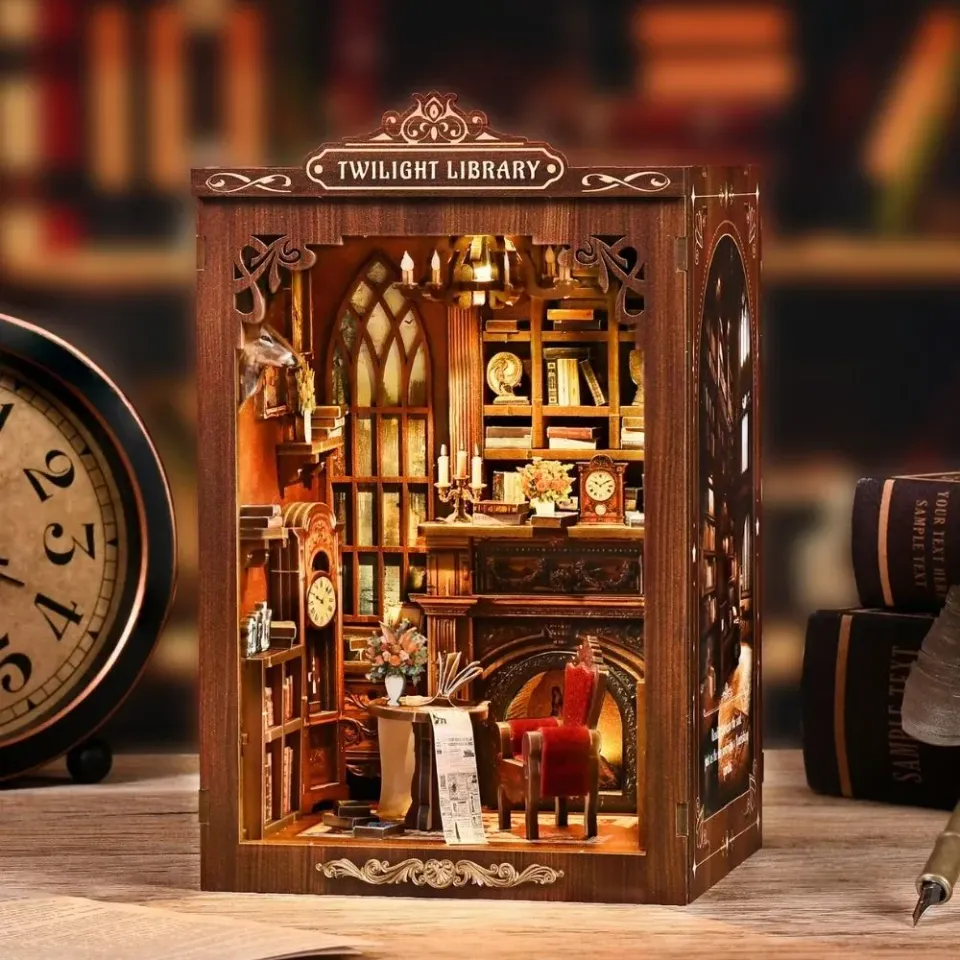 Figured'Art Book Nook Schemerbibliotheek miniatuur met led 194 delen