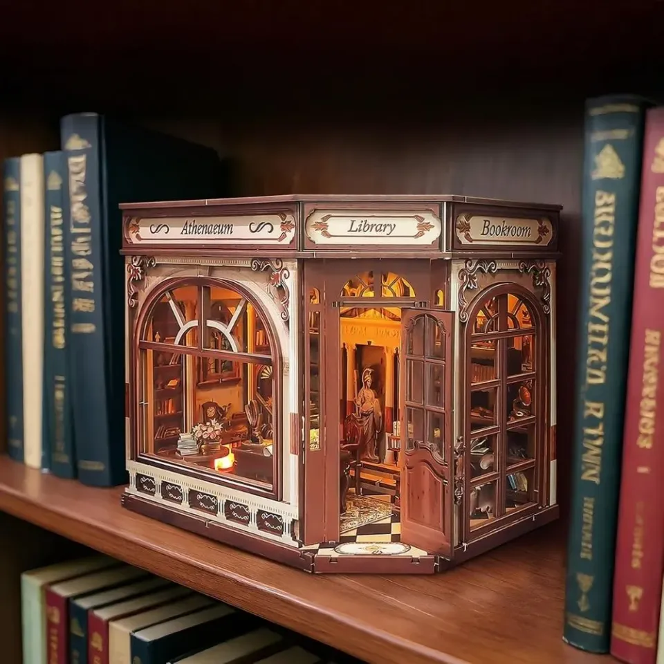 Figured'Art Miniatuurhuisjes Athena's Studeerkamer 3D puzzel met led