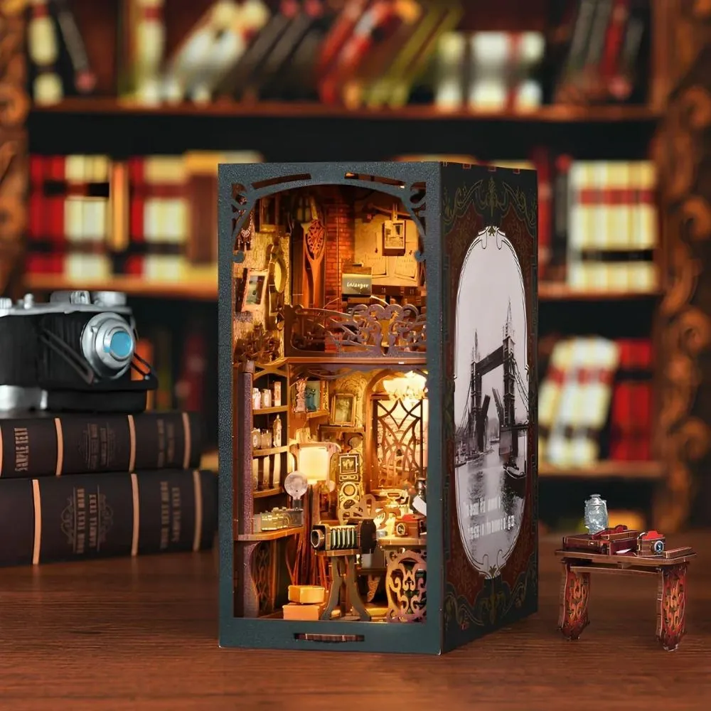 Figured'Art Donkere Kamer book nook 18x11x23cm miniatuur